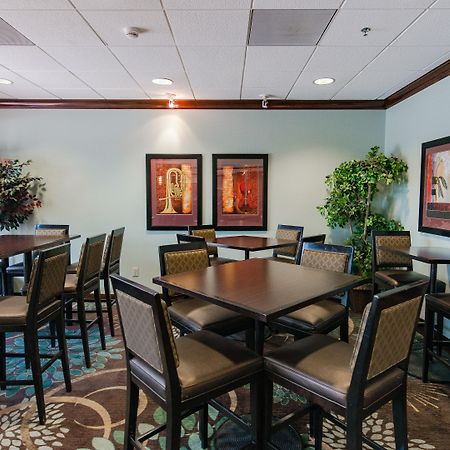 Staybridge Suites Wilmington East By Ihg Экстерьер фото